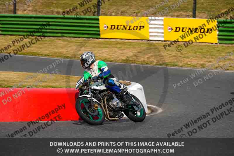 Vintage motorcycle club;eventdigitalimages;mallory park;mallory park trackday photographs;no limits trackdays;peter wileman photography;trackday digital images;trackday photos;vmcc festival 1000 bikes photographs